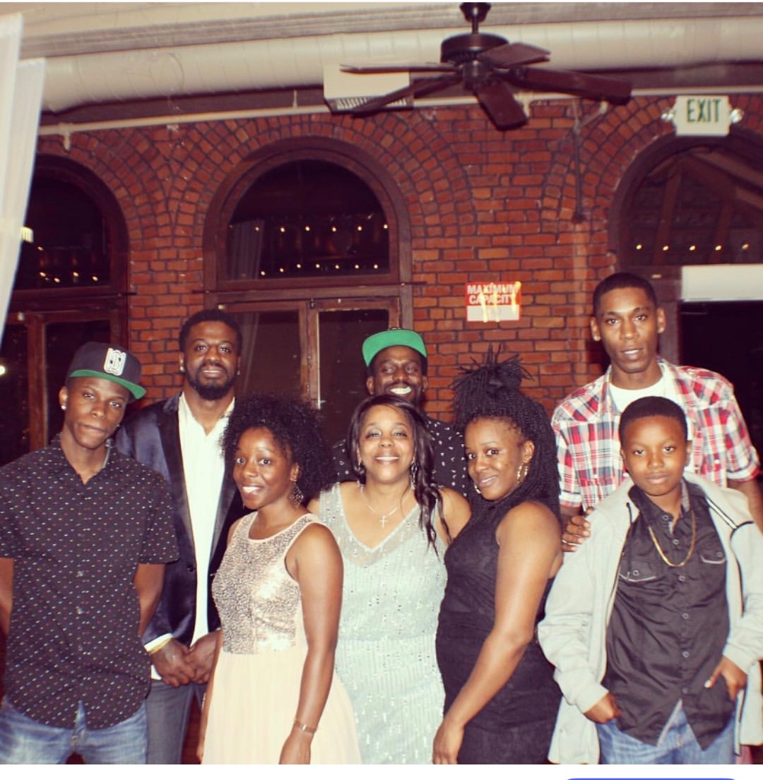 Lavette Renea Butts with her six children and first grandchild